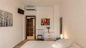 1 bedroom, internet, bed sheets - Double room with private bathroom (Roma)