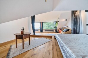 5 bedrooms, in-room safe, desk, iron/ironing board - Luxury Designer Villa with hot tub and sauna, extra services (Belvedere)