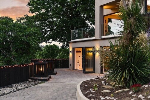 Luxury Designer Villa with hot tub and sauna