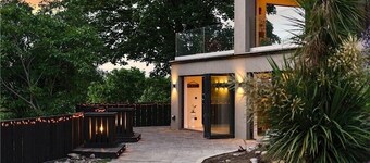 Luxury Designer Villa with hot tub and sauna