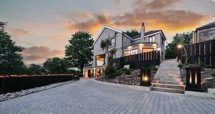 Luxury Designer Villa with hot tub and sauna