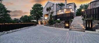 Luxury Designer Villa with hot tub and sauna