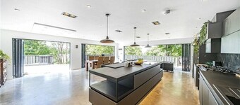 Luxury Designer Villa with hot tub and sauna