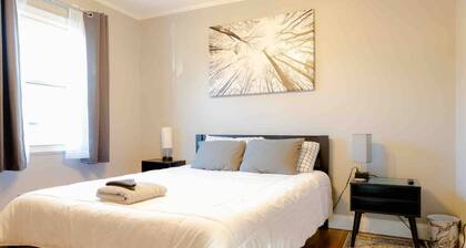 ★ New ★ Oak Ridge House by Melton Lake