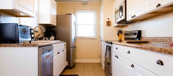 ★ New ★ Oak Ridge House by Melton Lake