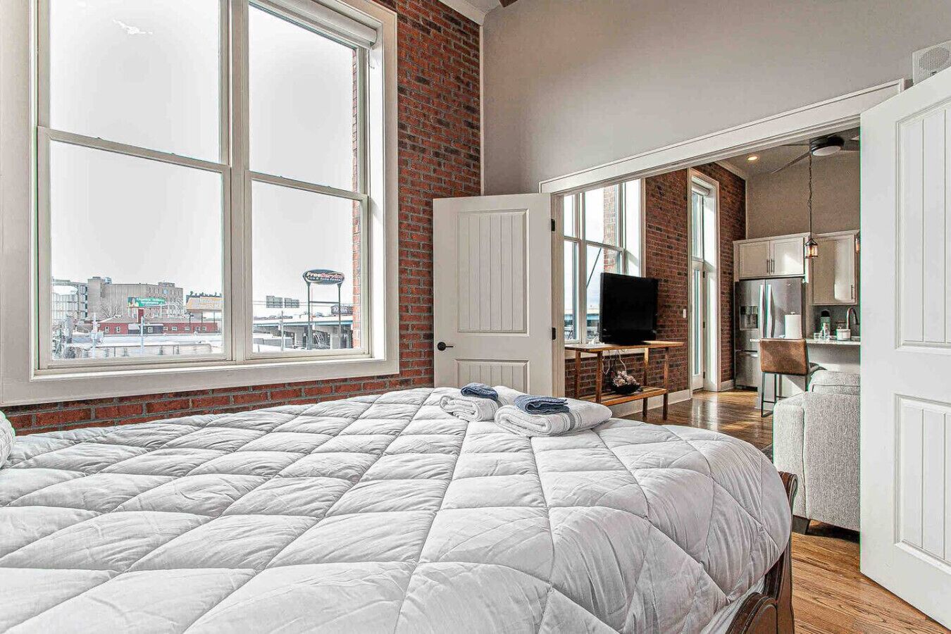 2 bedrooms, desk, iron/ironing board, WiFi