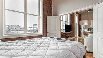 2 bedrooms, desk, iron/ironing board, WiFi