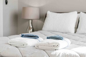 2 slaapkamers, een bureau, een strijkplank/strijkijzer, wifi