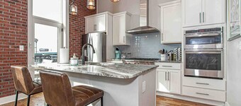 Luxury Corner Condo ~ Walk to Old City