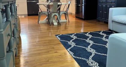 Boro Bungalow in beautiful downtown Swansboro with street legal golf cart