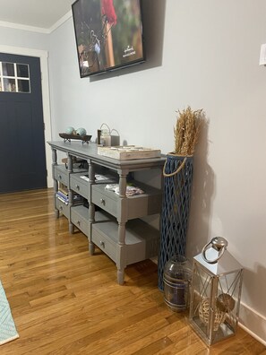 Interior - Boro Bungalow in beautiful downtown Swansboro with street legal golf cart (Swansboro)