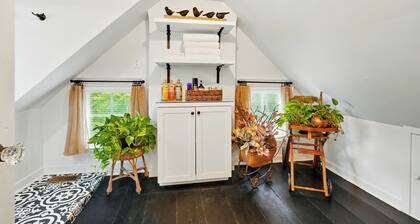 Rivermont Carriage House / 1.5 acre Estate / Pets