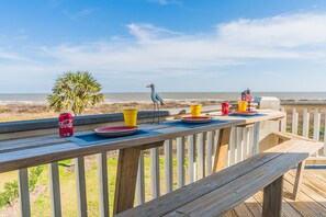 Outdoor dining - Beautiful Beachfront -- Biscayne Fantasea (Bolivar Peninsula)