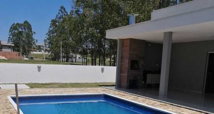 Beautiful house, new, spacious and with a swimming pool!