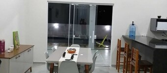 Beautiful house, new, spacious and with a swimming pool!