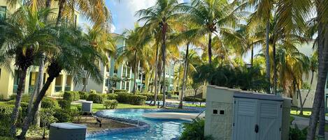 Piscine extérieure, piscine chauffée