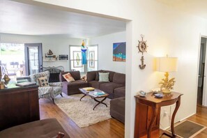 TV, peis og kontorer