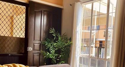 **Newly Renovated - 4BR AC, WIFI - Near Alabang