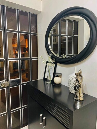 **Newly Renovated - 4BR AC, WIFI - Near Alabang