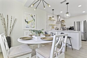 Dining - Steps to the Beach, Fully Renovated Beautiful Townhome (Jacksonville Beach)