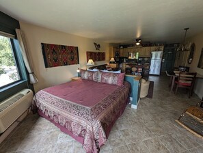 Free WiFi, bed sheets - Bay View Luxury Studio (Bigfork)