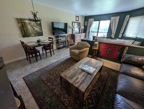Smart TV - Bay View Luxury Studio (Bigfork)