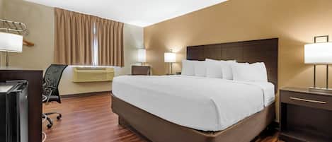 Room, 1 King Bed, Non Smoking | Desk, free WiFi