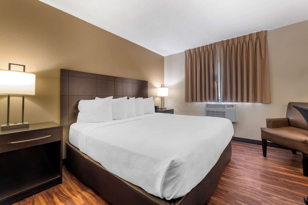 Room, 1 King Bed, Accessible | Desk, free WiFi