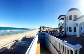 Beach nearby, sun-loungers, beach towels