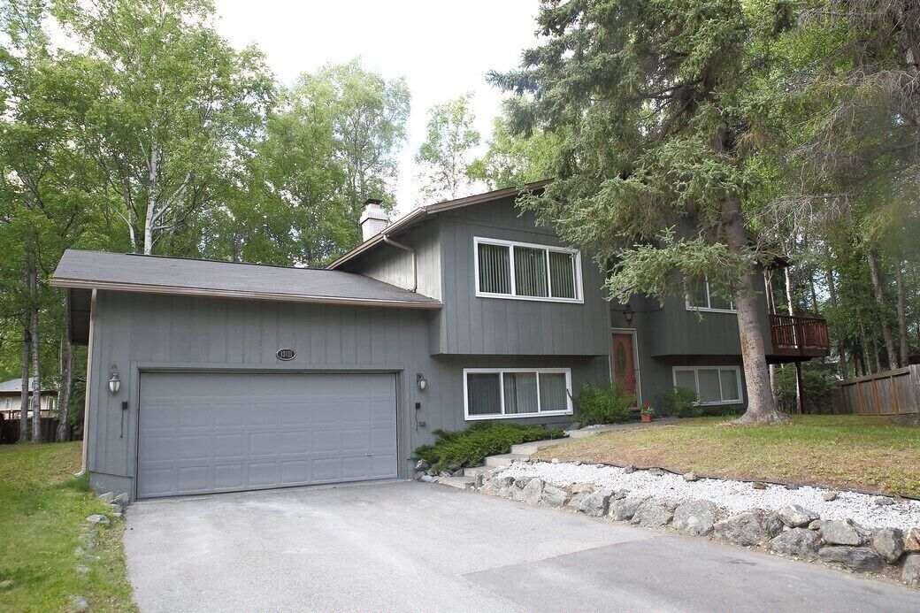 Beautiful remodeled home in quiet South Anchorage neighborhood
