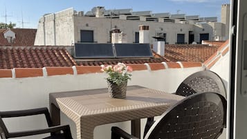 Quarto triplo luxo, várias camas | Fachada
