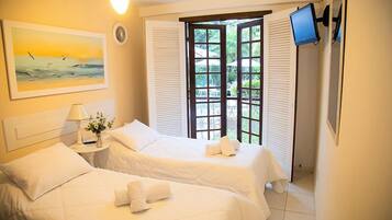 Quarto quádruplo | Cofres nos quartos, Wi-Fi de cortesia, roupa de cama