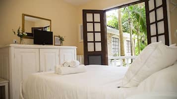 In-room safe, free WiFi, bed sheets