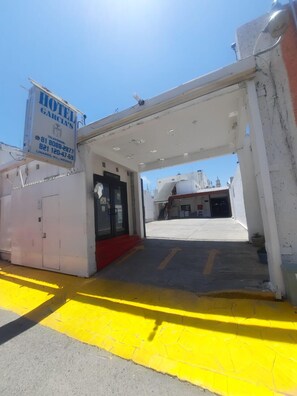 Exterior - Hotel Garcias Suites (Linares)