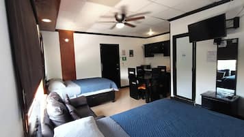 Executive-Studio, Turm | Schreibtisch, schallisolierte Zimmer, BĂŒgeleisen/BĂŒgelbrett