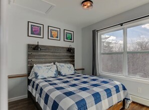6 bedrooms, desk, iron/ironing board, travel crib - Luxury 3700 sf Home with Mountain Views, Hot Tub, Sauna, Game Room (Intervale)