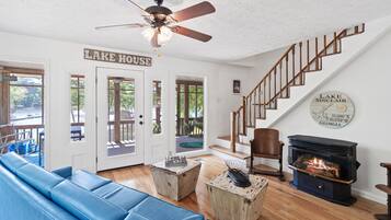 Smart-tv, eldstad och tv-spel