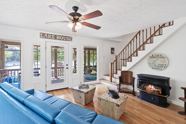 Smart TV, chimenea y videojuegos 