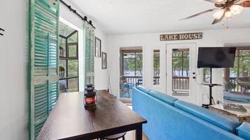 Smart-tv, eldstad och tv-spel