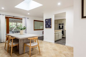 Dining - The Rose Mar Four Bedroom Villa Near Ocean (Santa Barbara)