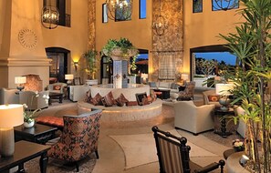 Property grounds - Sweeping ocean view Luxury Penthouse 2 Bedrooms (Cabo San Lucas)
