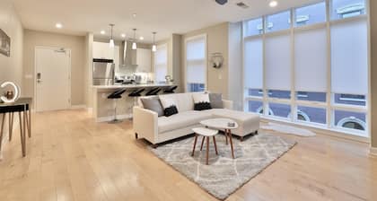 *New* XquisiteMidCenturyM0d~ Condo *OTR* w/Parking