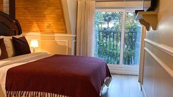 Individually furnished, travel cot, free WiFi, bed sheets