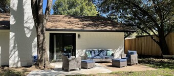 Great location! All New Super Private Modern Freshly Remodeled Retreat!