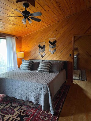 3 bedrooms, desk, free WiFi, bed sheets