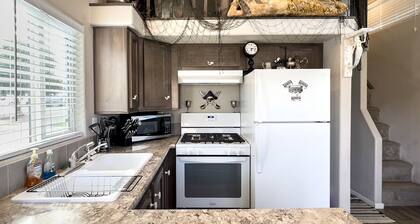 Siren's Adventure Riverfront Cottage! River Lodge NB31