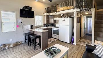 Fridge, oven, stovetop, coffee/tea maker