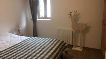 4 chambres, lit parapluie, Wi-Fi gratuit, draps fournis