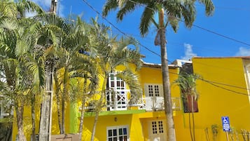 Fachada de la propiedad
