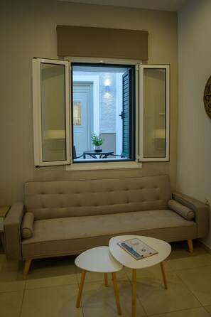 Suite Studio Économique | Vue sur la cour